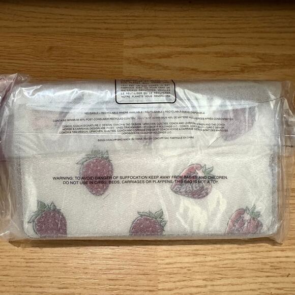 🍓Long Zip Around Wallet In Signature Canvas With Strawberry Print - Picture 6 of 8